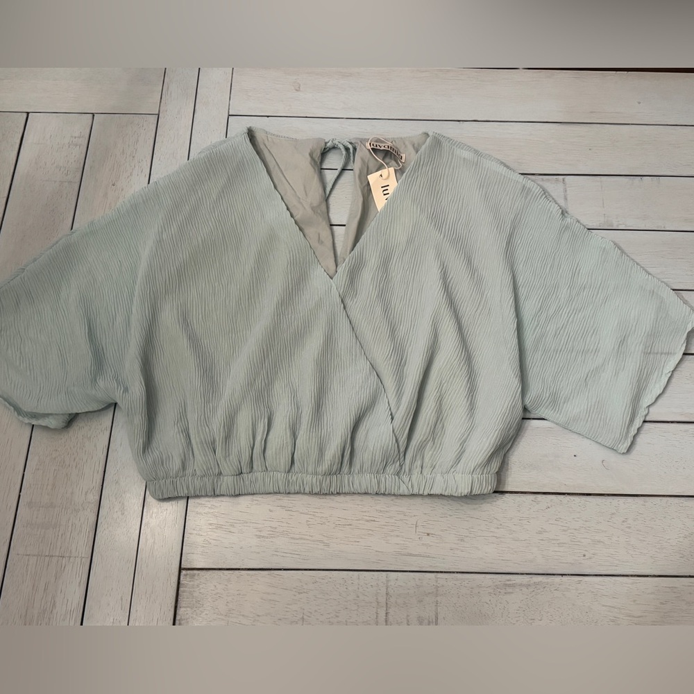 Women’s cropped top blouse soft mint green Sz Large